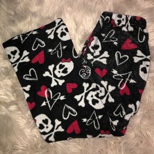 Skull and Crossbones Girls Pajama Pants!